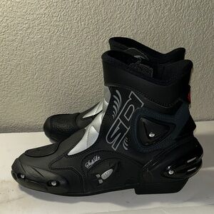 Chic Black and Silver Motorcycle Boots.